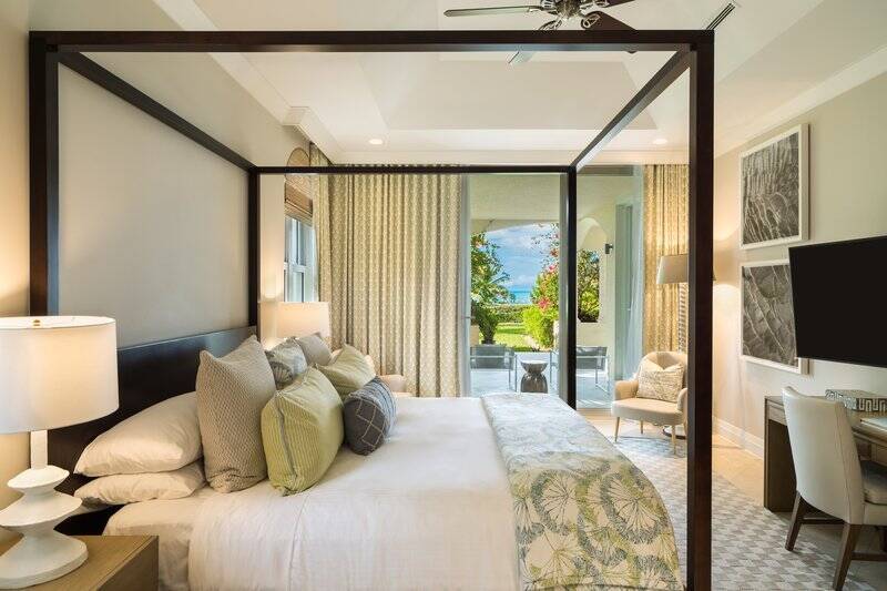 ESTATE FIVE BEDROOM BEACH LEVEL POOL RESIDENCE