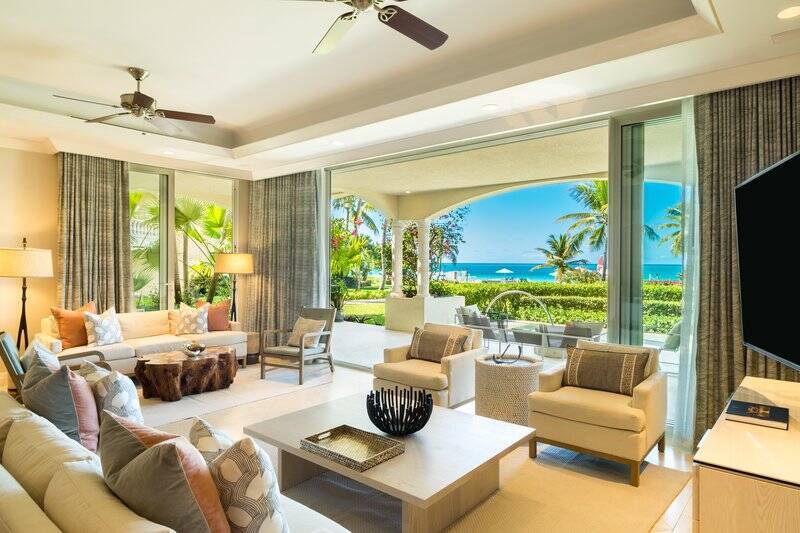 ESTATE FIVE BEDROOM BEACH LEVEL POOL RESIDENCE