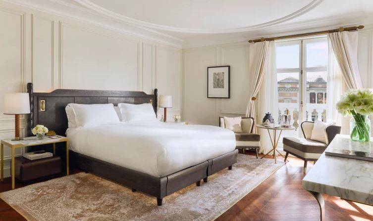 DELUXE PRADO VIEW ROOM