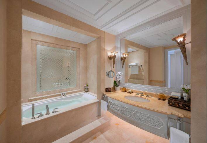 Deluxe Sea View King Room