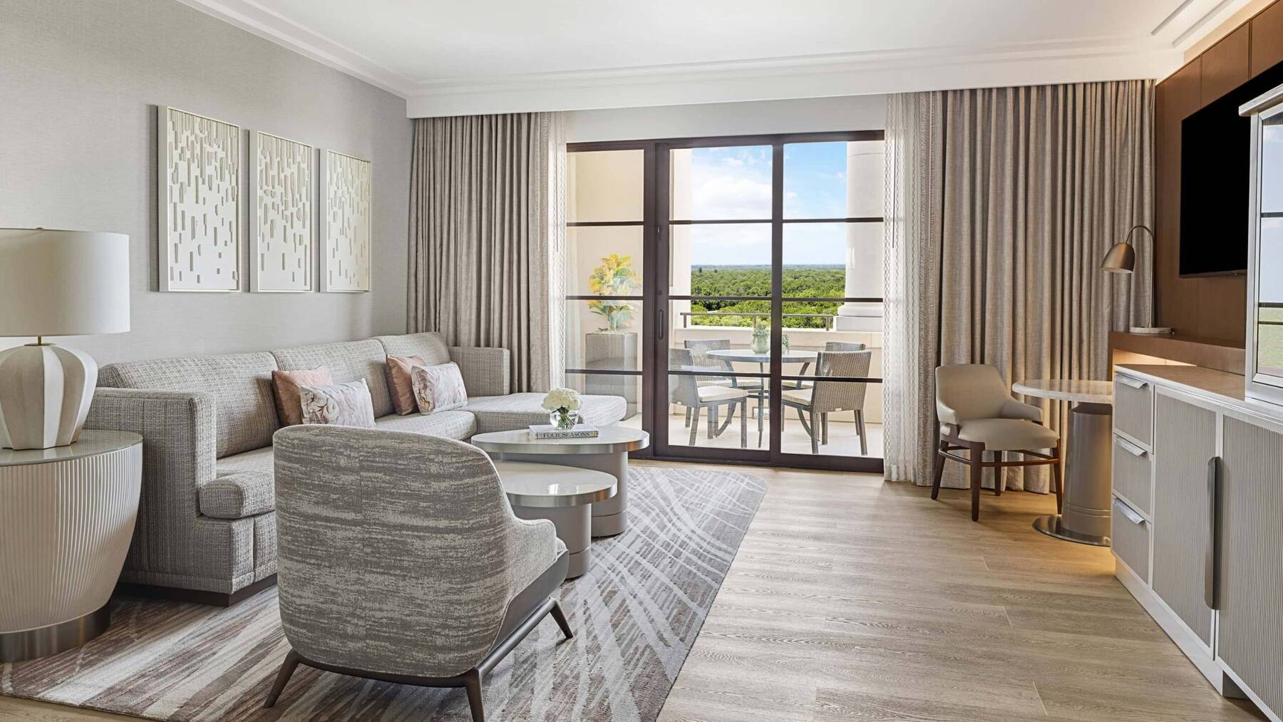Lake View Deluxe Suite - King Bed