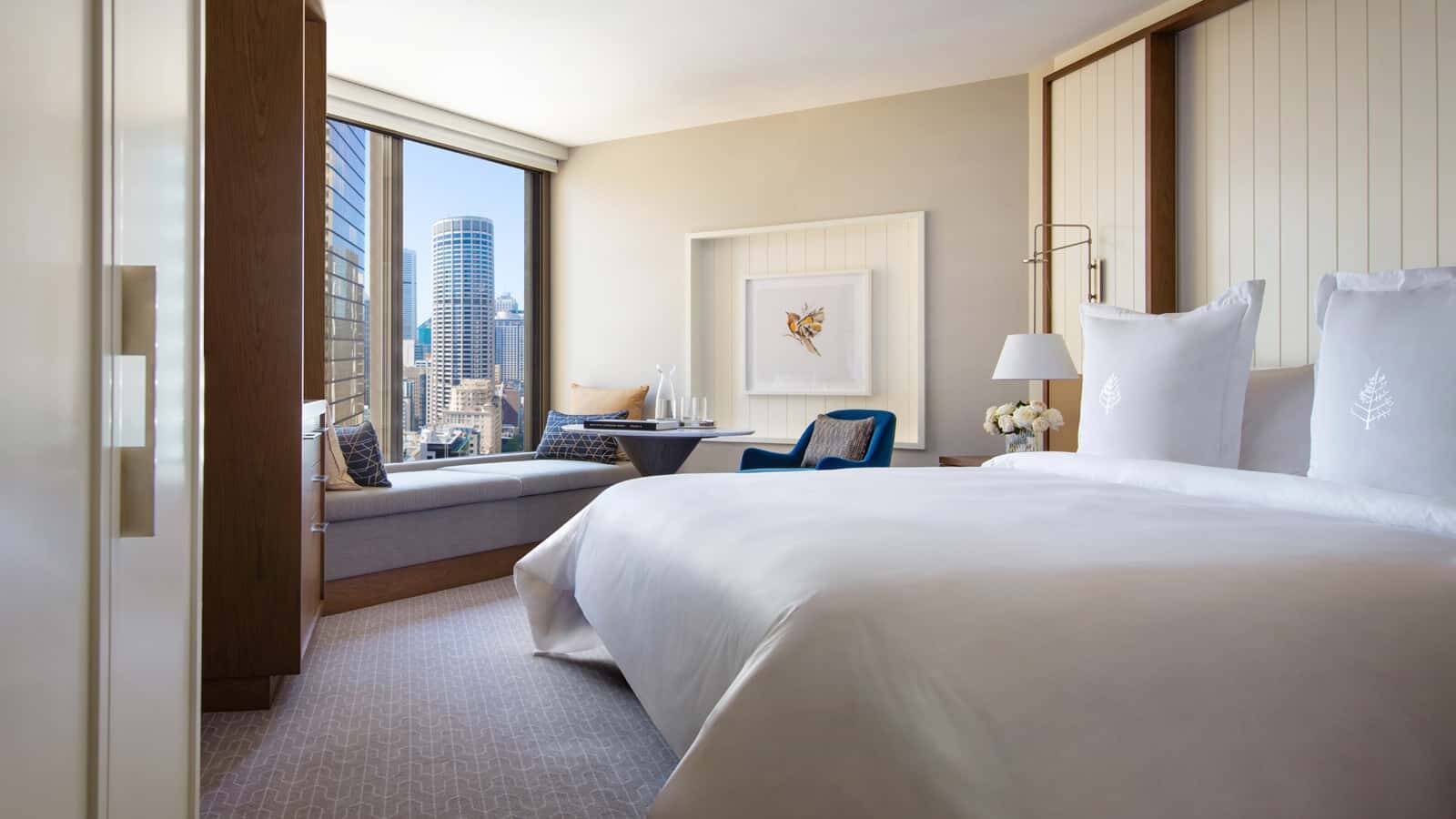 Deluxe City View Accessible Room - Queen Bed