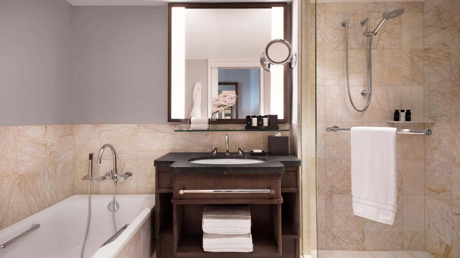 Deluxe Partial Harbour Room - King Bed