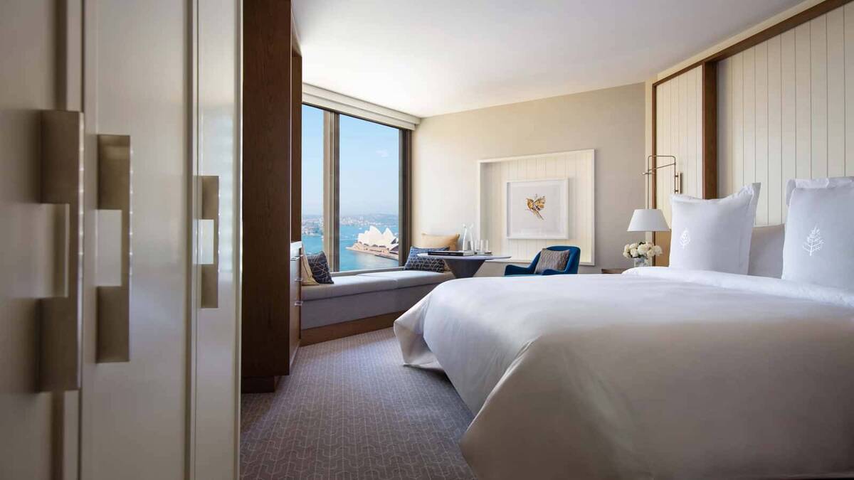 Deluxe Full Harbour View Room - King Bed