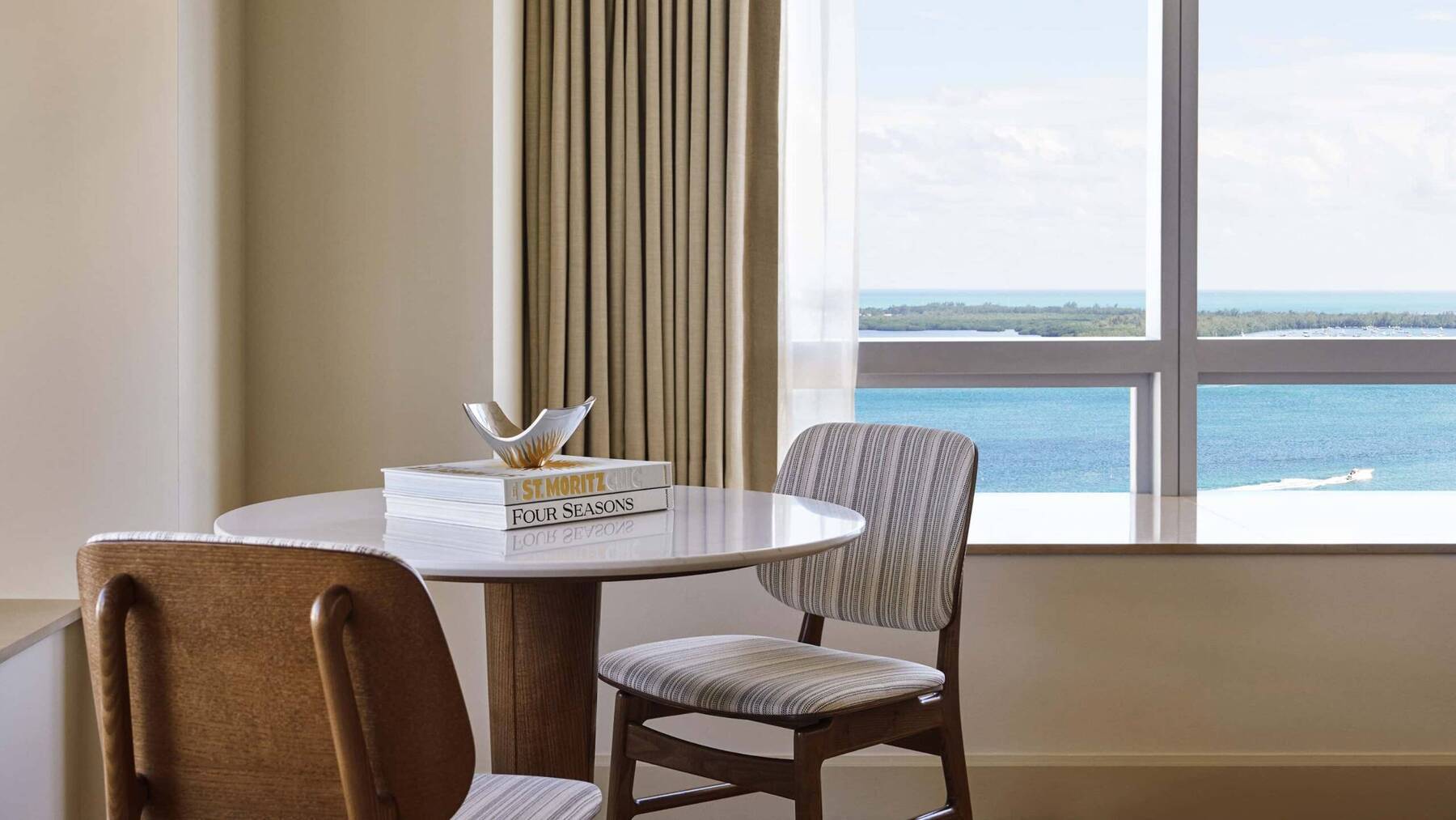 Bayfront Corner Suite King Bed-