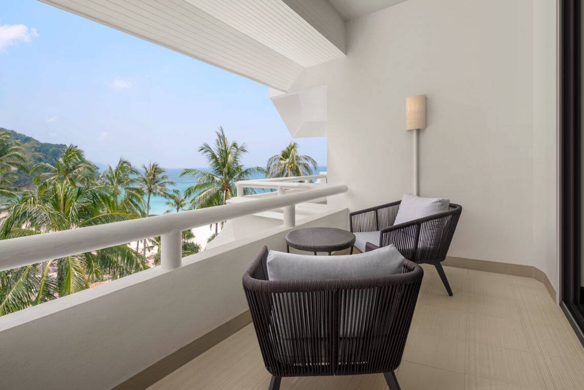 PREMIUM GUEST ROOM KING, POOL VIEW