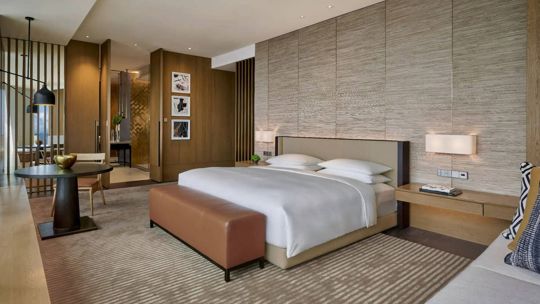 ONE KING BED, DELUXE