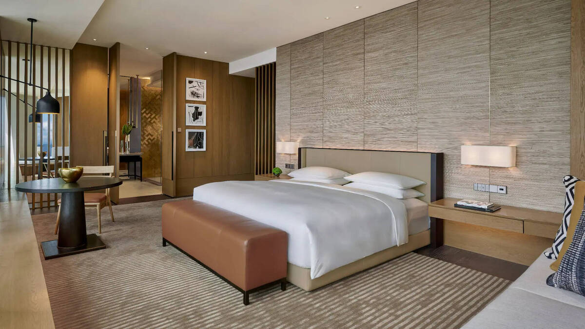 ONE KING BED, DELUXE