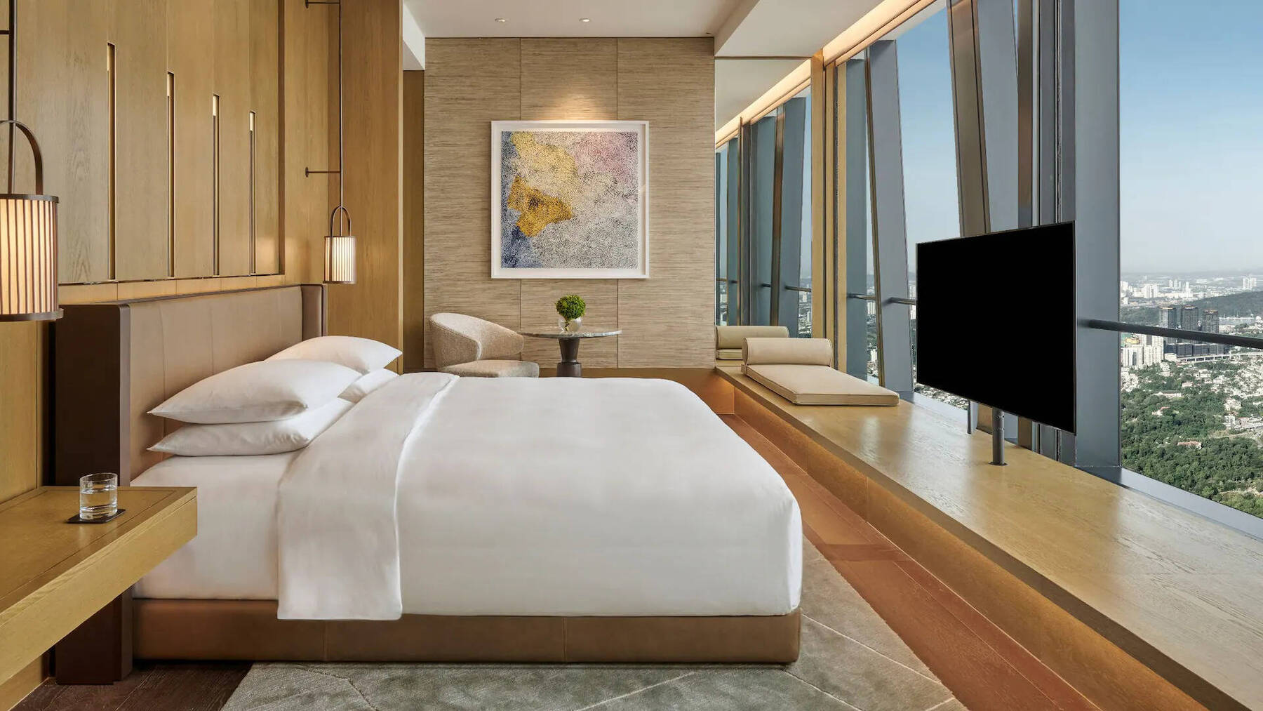 PARK EXECUTIVE SUITE, ONE KING BED