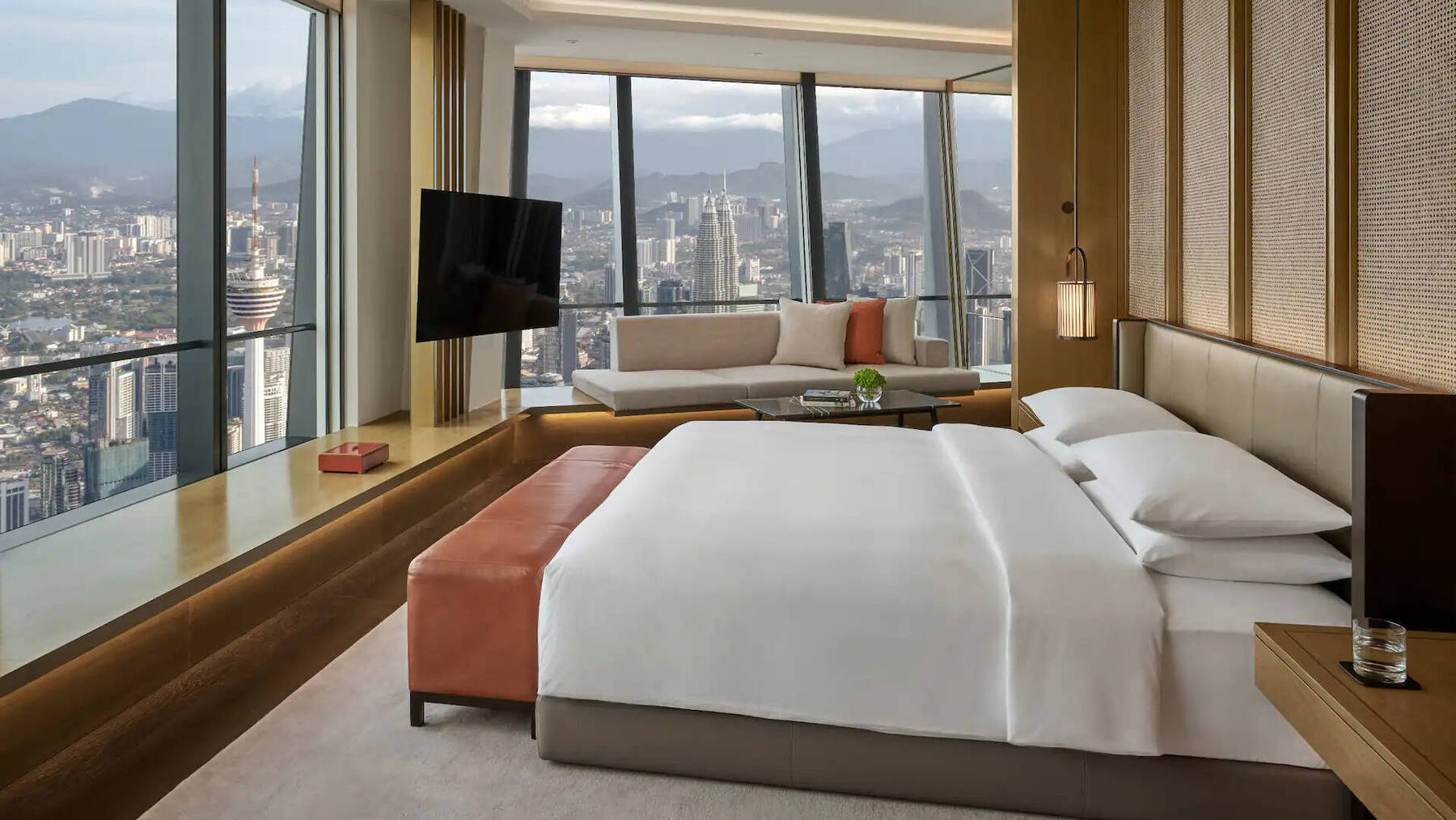 DIPLOMATIC SUITE, ONE KING BED