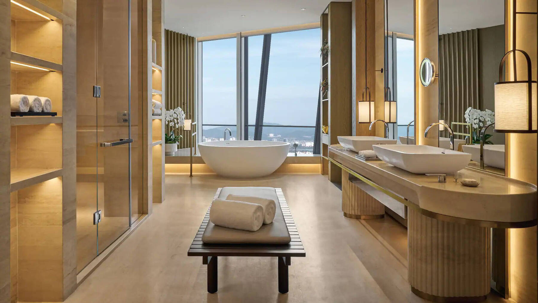 PRESIDENTIAL SUITE, ONE KING BED