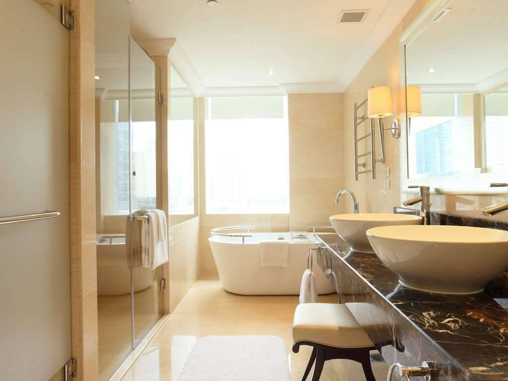 Artist's Two Queen Suite