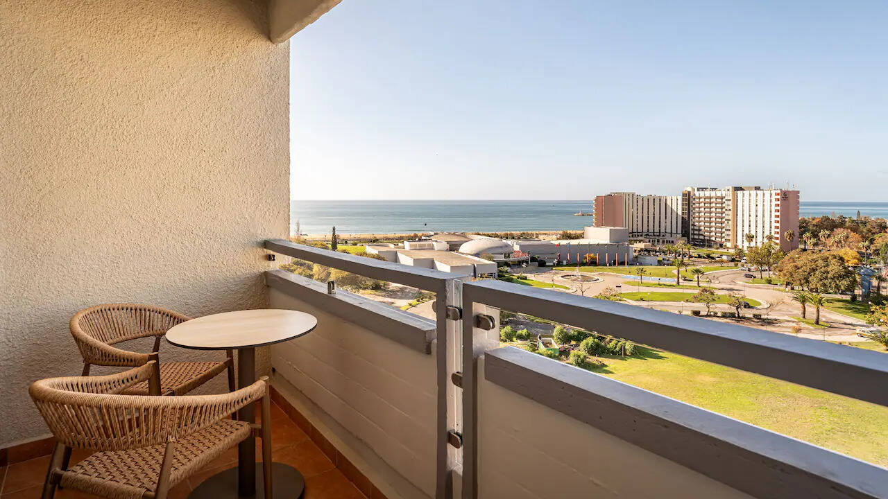 ONE KING BED WITH SEA VIEW