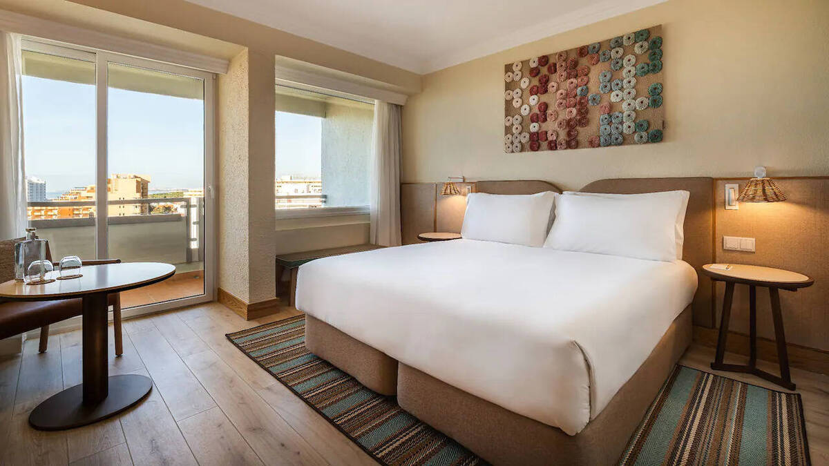 ONE KING BED WITH SEA VIEW
