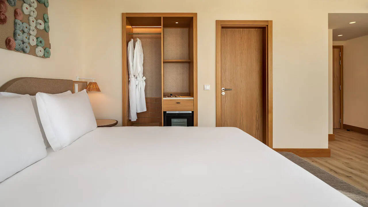 ONE KING BED DELUXE WITH TERRACE AND HOT TUB