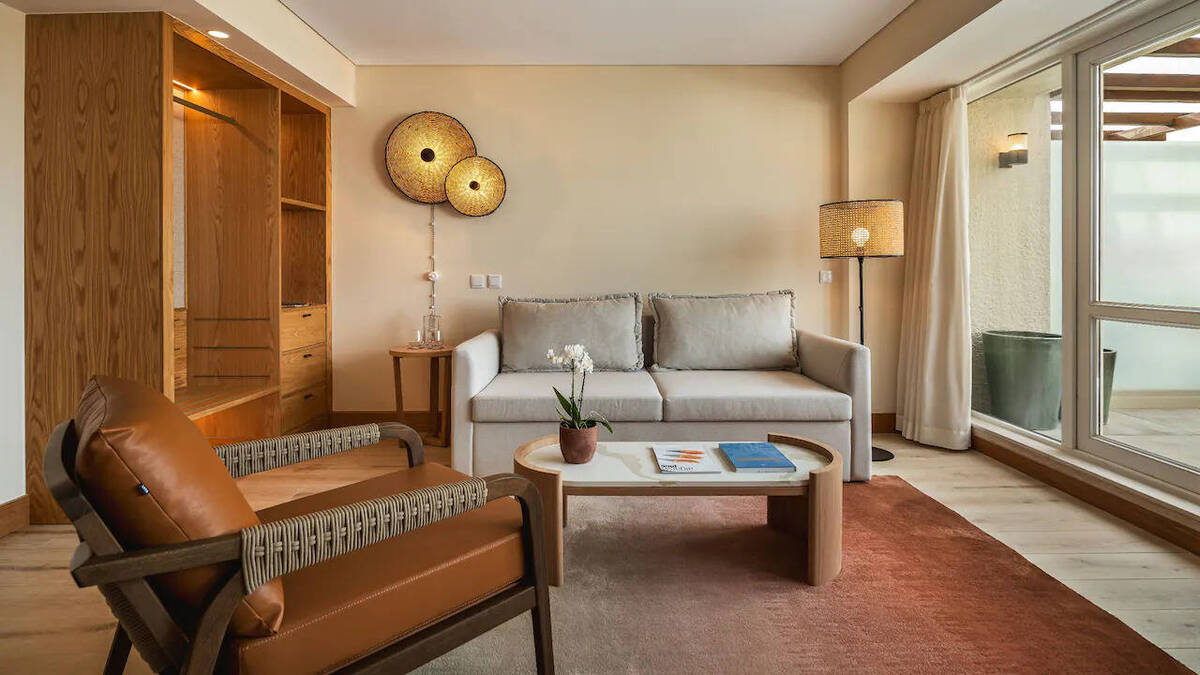 REGENCY SUITE WITH HOT TUB