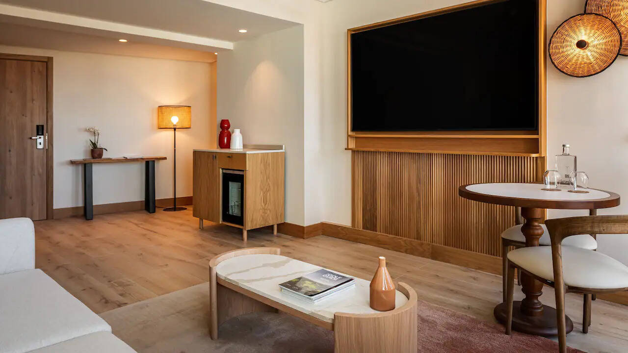REGENCY EXECUTIVE SUITE