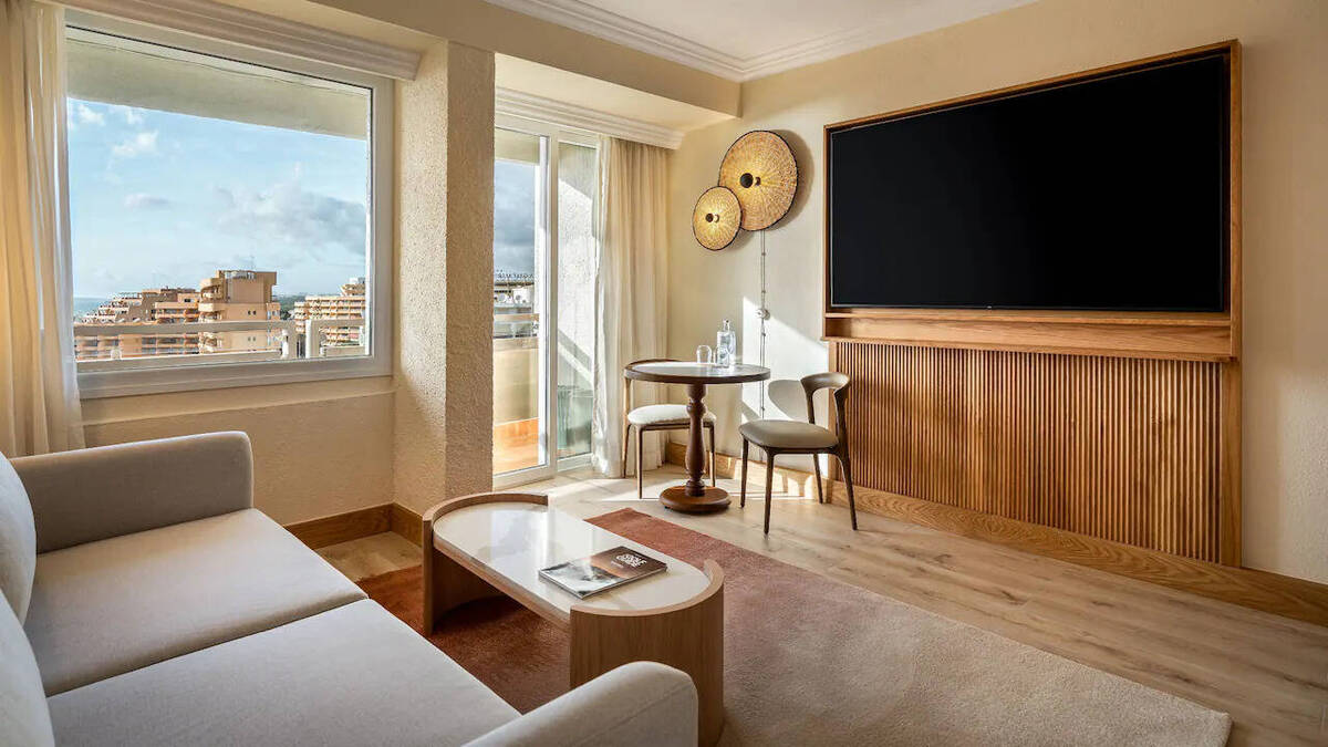 ONE BEDROOM FAMILY SUITE