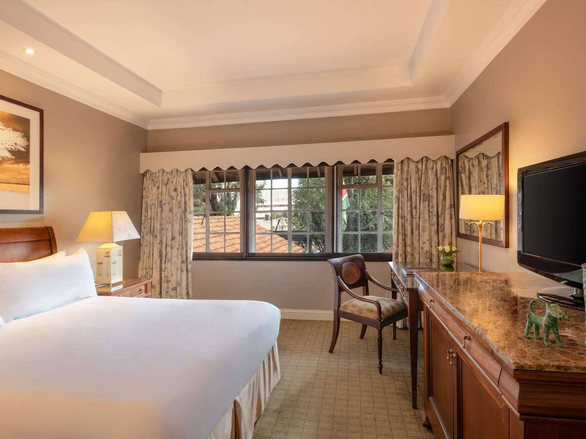 DELUXE ROOM WITH KING BED