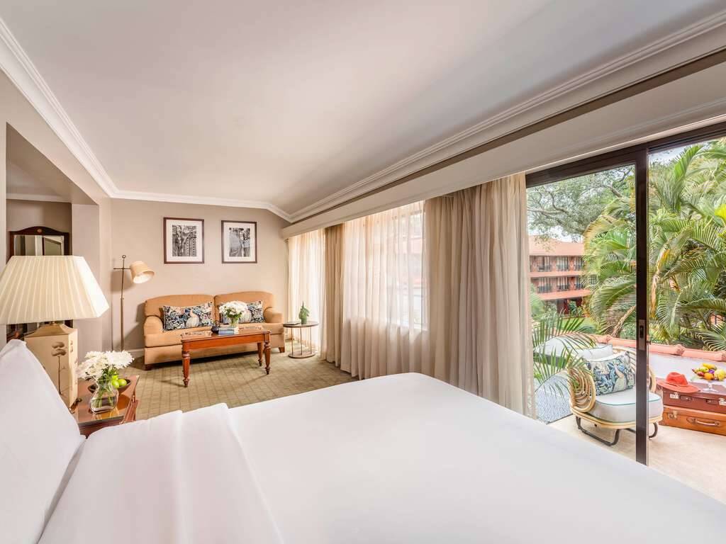 SUPERIOR SUITE WITH QUEEN BED