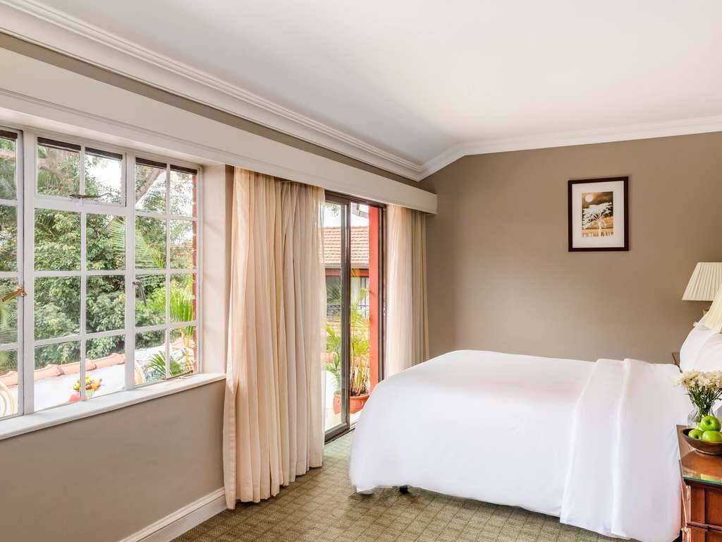 JUNIOR SUITE WITH KING BED