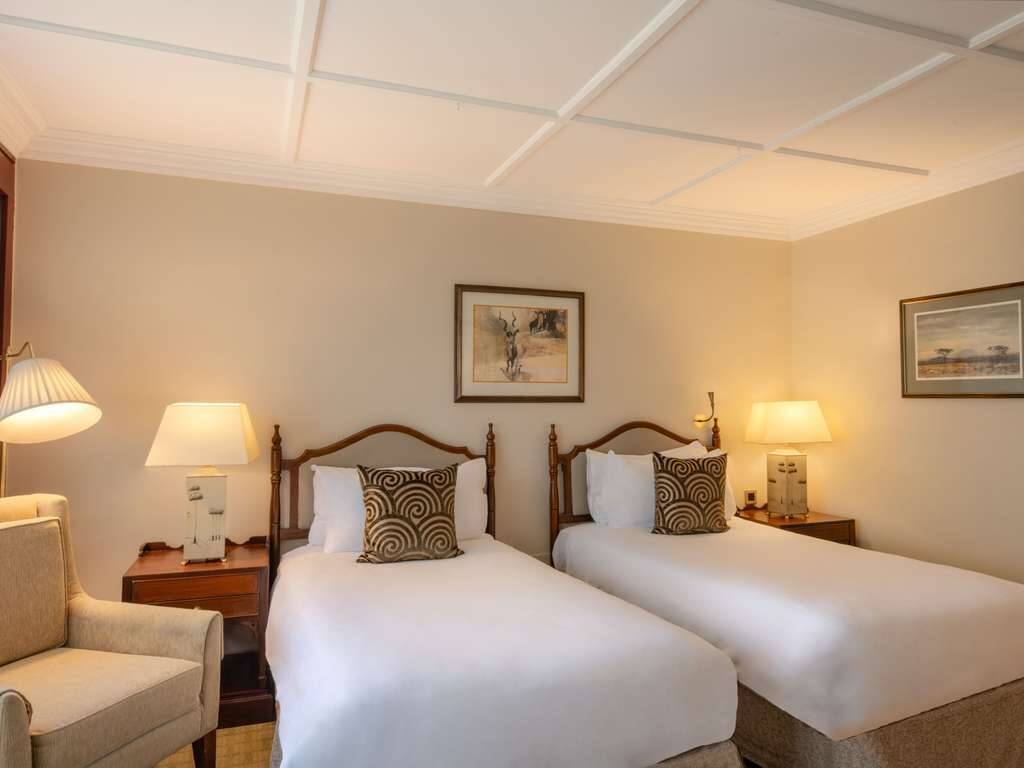 DELUXE ROOM WITH TWO SINGLE BEDS