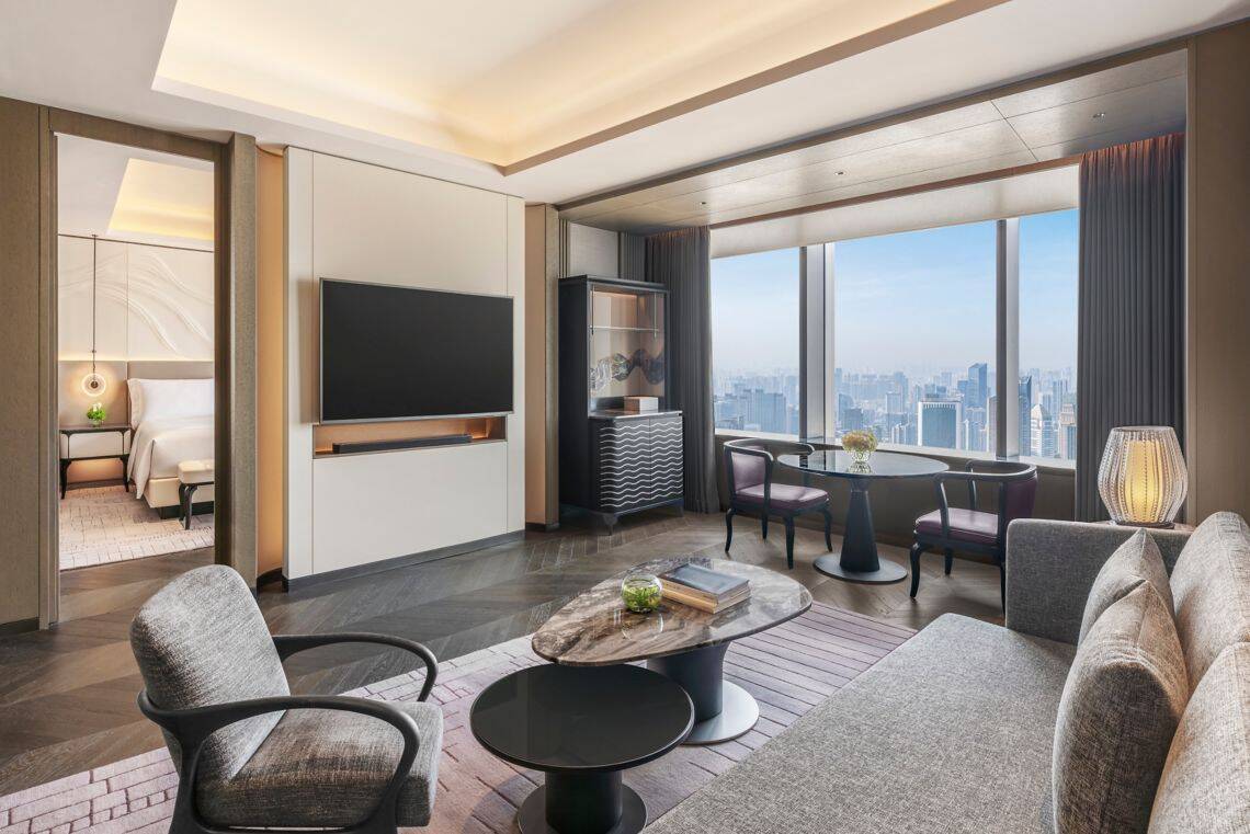 CLUB KING SUITE, CITY SKYLINE VIEW