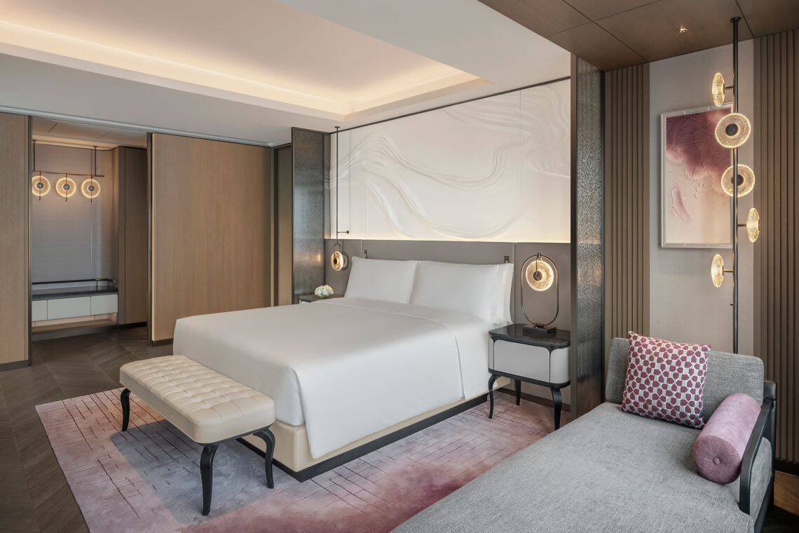 CARLTON ONE BEDROOM SUITE, YANGTZE RIVER VIEW