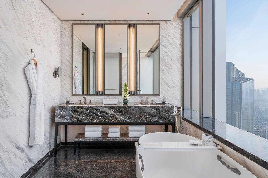 CARLTON ONE BEDROOM SUITE, YANGTZE RIVER VIEW