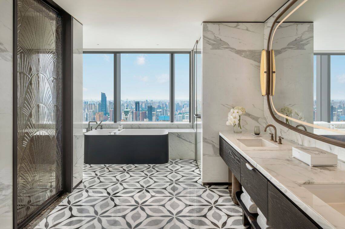 CLUB PRESIDENTIAL KING SUITE, YANGTZE RIVER VIEW