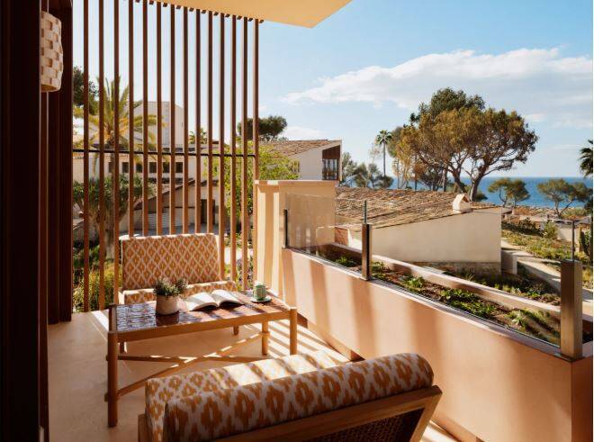 JUNIOR SEA VIEW SUITE