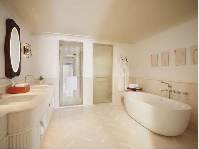 DELUXE SEA VIEW SUITE