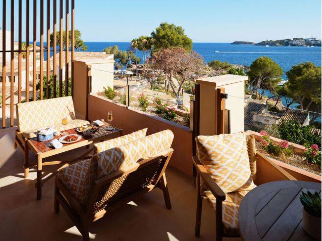 PREMIER SEA VIEW SUITE