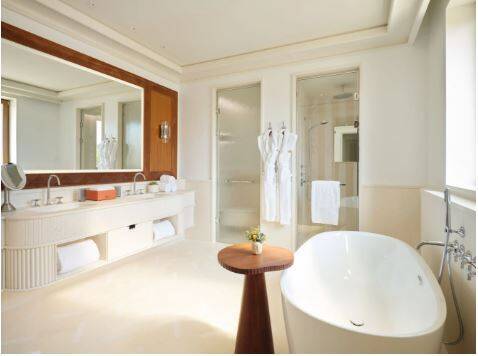 JUNIOR SEA VIEW SUITE WITH ROOF TOP POOL