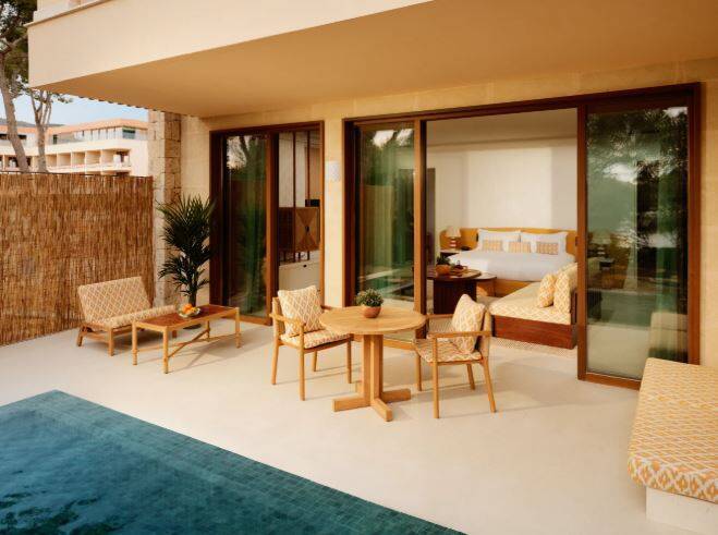 JUNIOR SUITE VIEW SUITE WITH PLURGE POOL