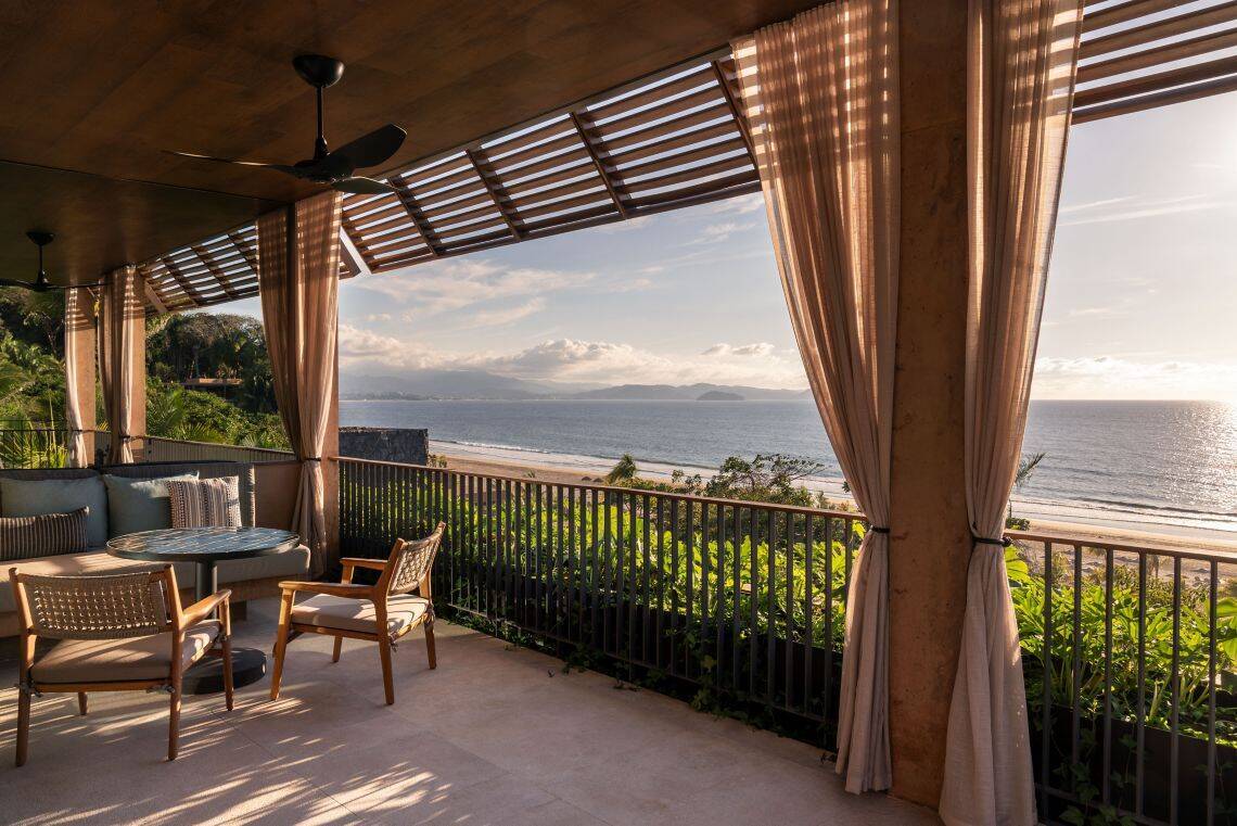 OCEAN VIEW TERRACE KING, SOFA BED