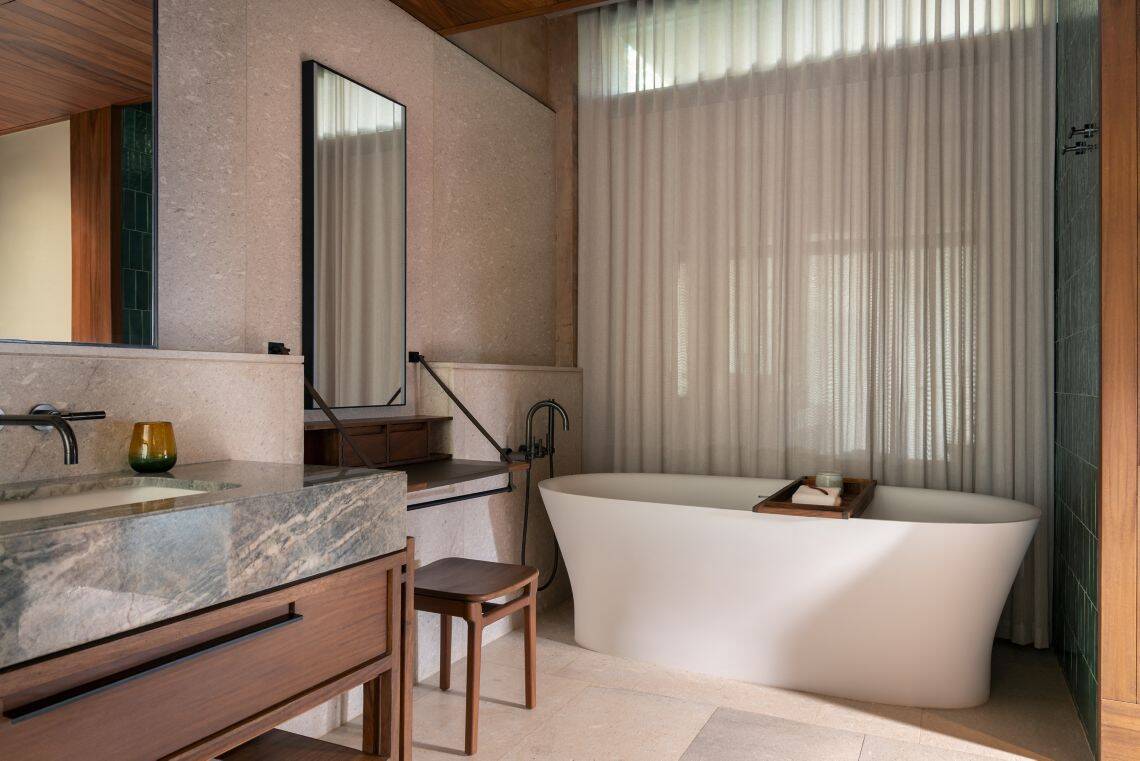 OCEAN VIEW PLUNGE POOL KING, SOFA BED