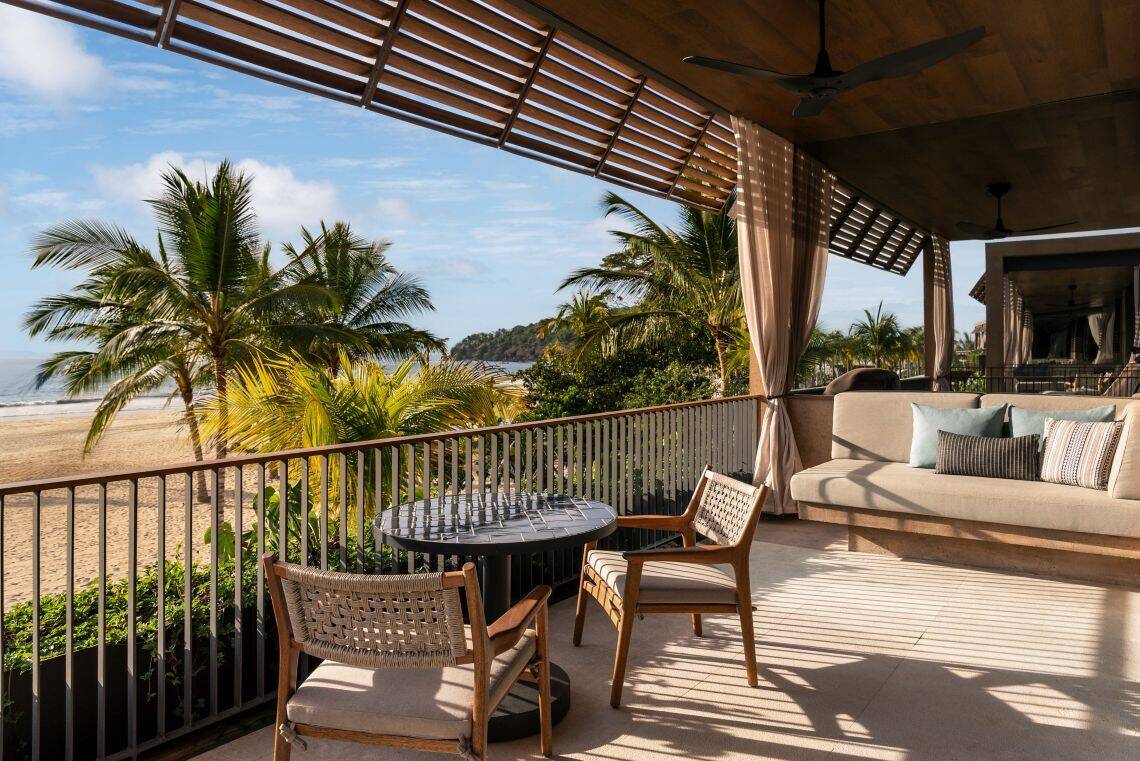 BEACH FRONT TERRACE KING SUITE, SOFA BED