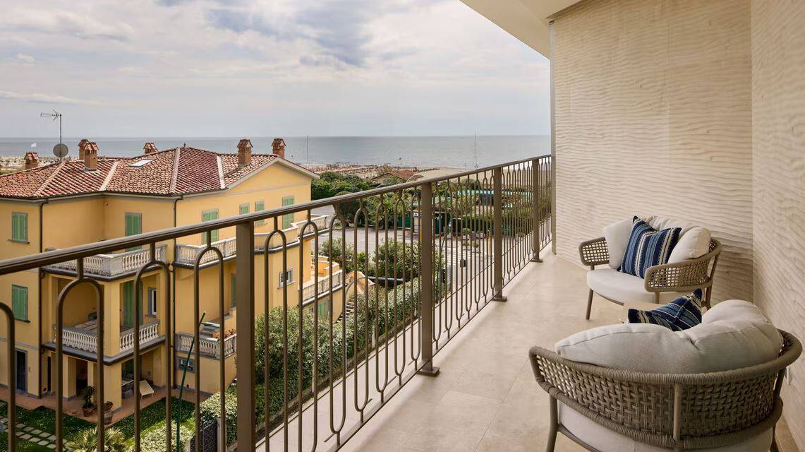 RIVIERA VIEW KING BALCONY