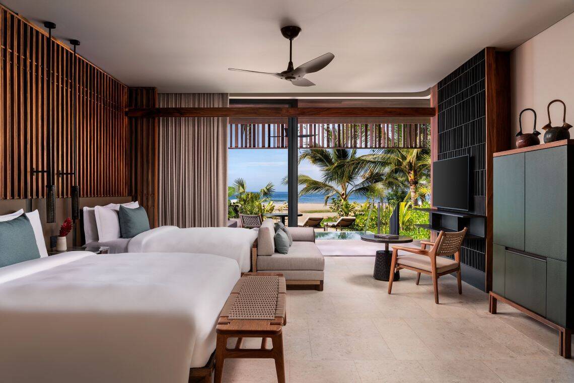 BEACH FRONT POOL TWO QUEEN SUITE