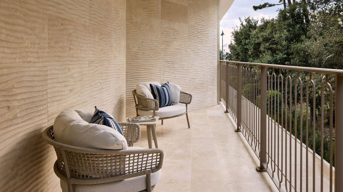 JUNIOR SUITE KING BALCONY