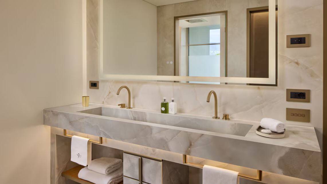 EXECUTIVE SUITE KING BALCONY