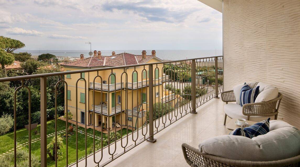EXECUTIVE SUITE KING BALCONY