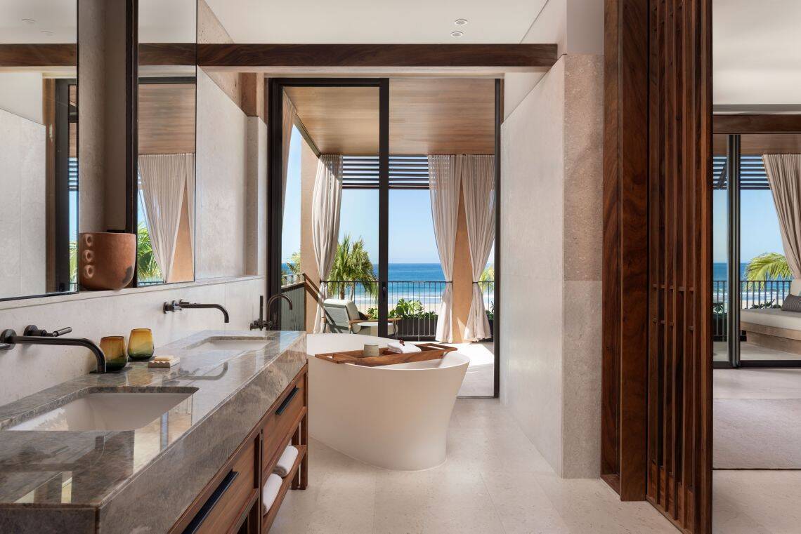 BEACH FRONT KING PENTHOUSE, SOFA BED