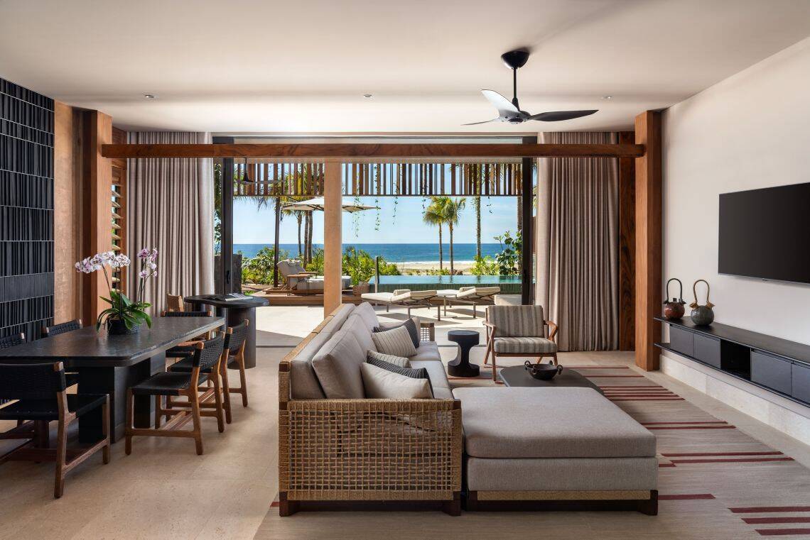 BEACH FRONT KING PENTHOUSE, SOFA BED