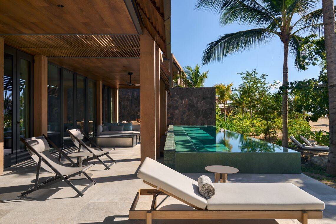 BEACH FRONT KING VILLA, SOFA BED 
