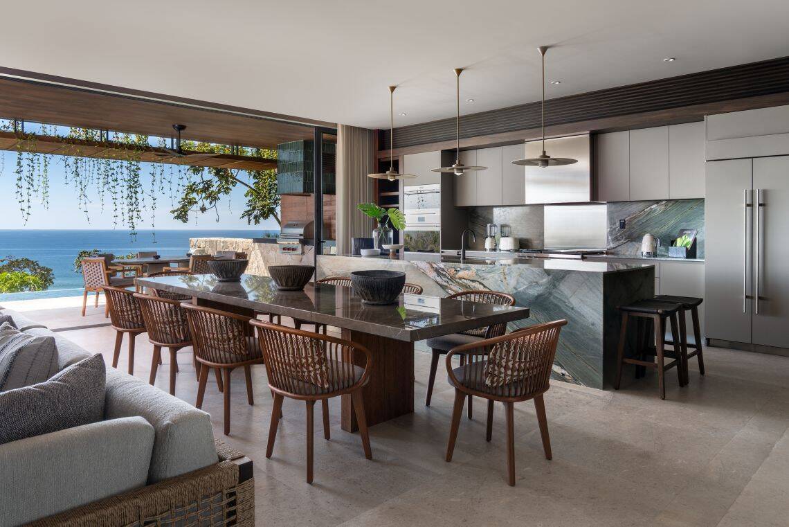 PANORAMIC OCEAN VIEW FOUR BEDROOM RESIDENCE, MID FLOOR, TERRACE AND PLUNGE POOL