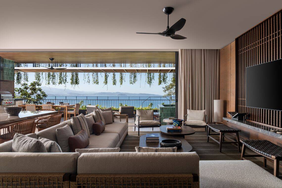 PANORAMIC OCEAN VIEW FOUR BEDROOM RESIDENCE, MID FLOOR, TERRACE AND PLUNGE POOL