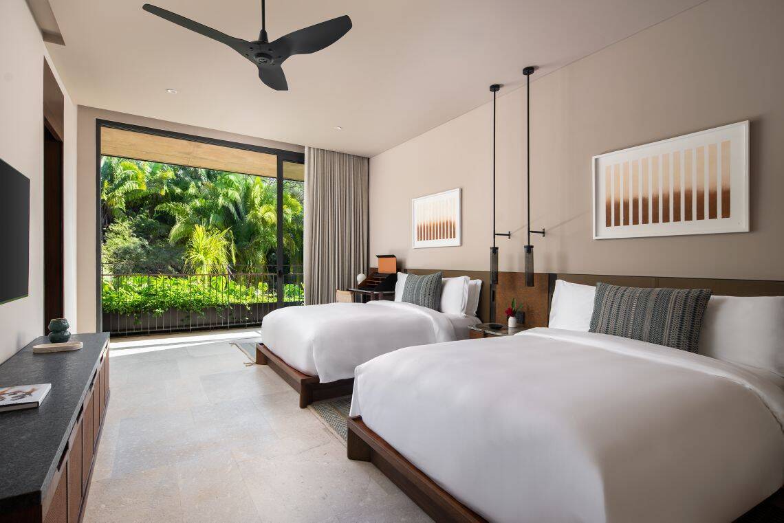 PANORAMIC OCEAN VIEW FOUR BEDROOM RESIDENCE, MID FLOOR, TERRACE AND PLUNGE POOL