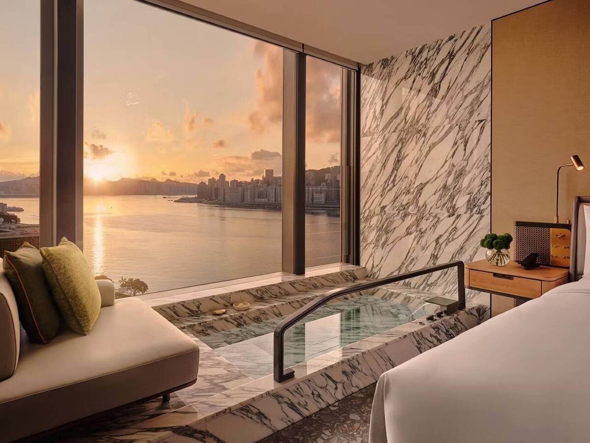 King Premium East Sea View Plunge Bath